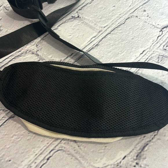 NWT MVRK Men’s Chest Pack . - Picture 4 of 9